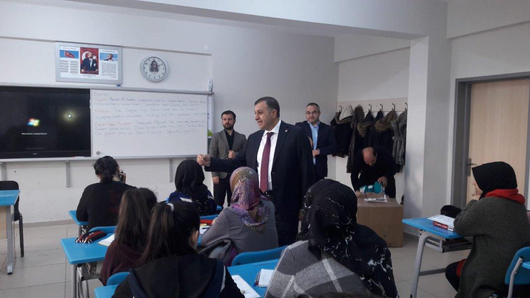 İlçe Milli Eğitim Müdürümüz Sayın Mehmet KURT, Şehit Nazmi Kapucu Anadolu Lisesini ziyaret etti.