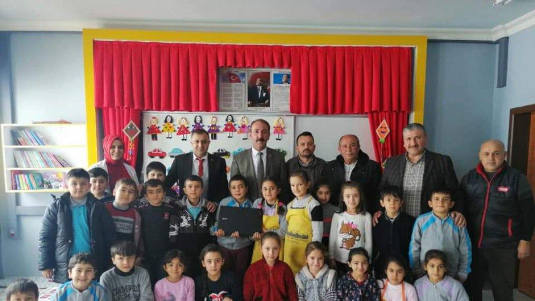 Tomarza Belediye Başkanı Sayın Davut ŞAHİN Okulumuza bilgisayar hediye etti