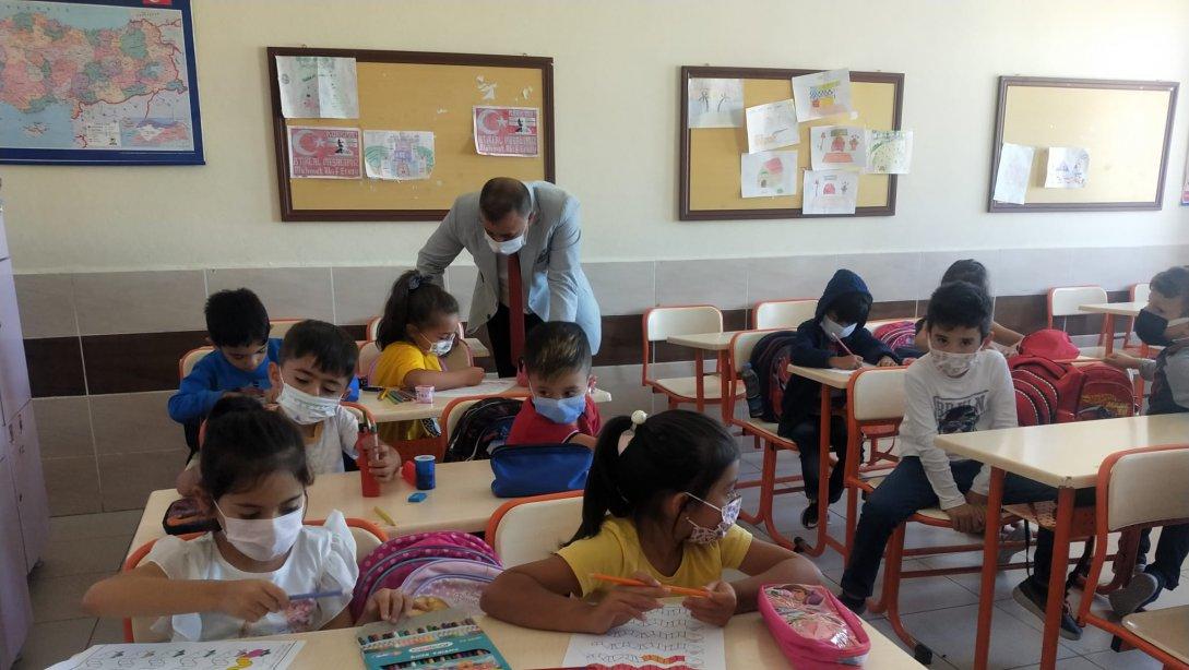 İlçe Milli Eğitim Müdürümüz Sayın Mehmet KURT' un Okul Ziyaretleri Devam Ediyor