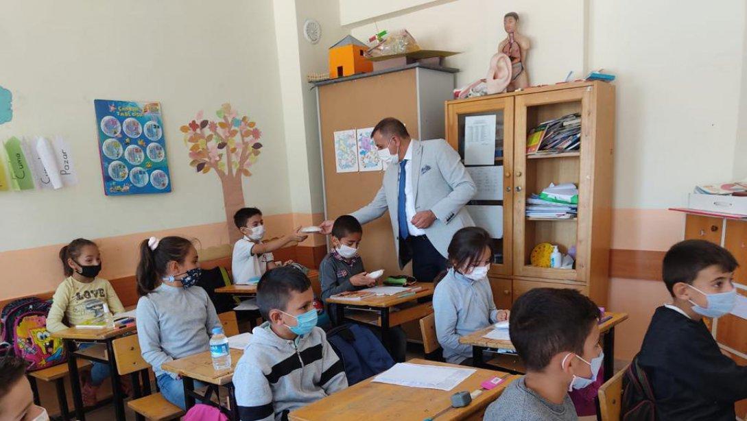 İlçe Milli Eğitim Müdürümüz Sayın Mehmet KURT' un Okul Ziyaretleri Devam Ediyor